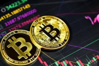 关于安币官方下载最新版的实拍场景，简洁明亮的工作台